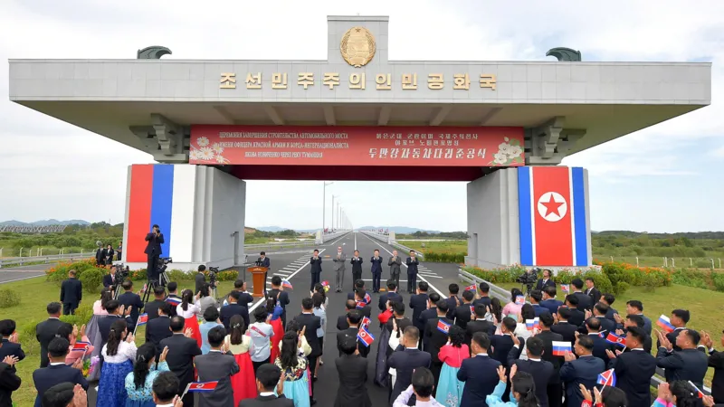 Russia, North Korea open first road bridge as ties deepen Russia, North Korea open first road bridge as ties deepen